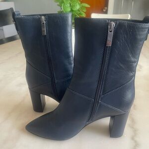 Aquatalia Heeled Boots‎ with Side Zipper
